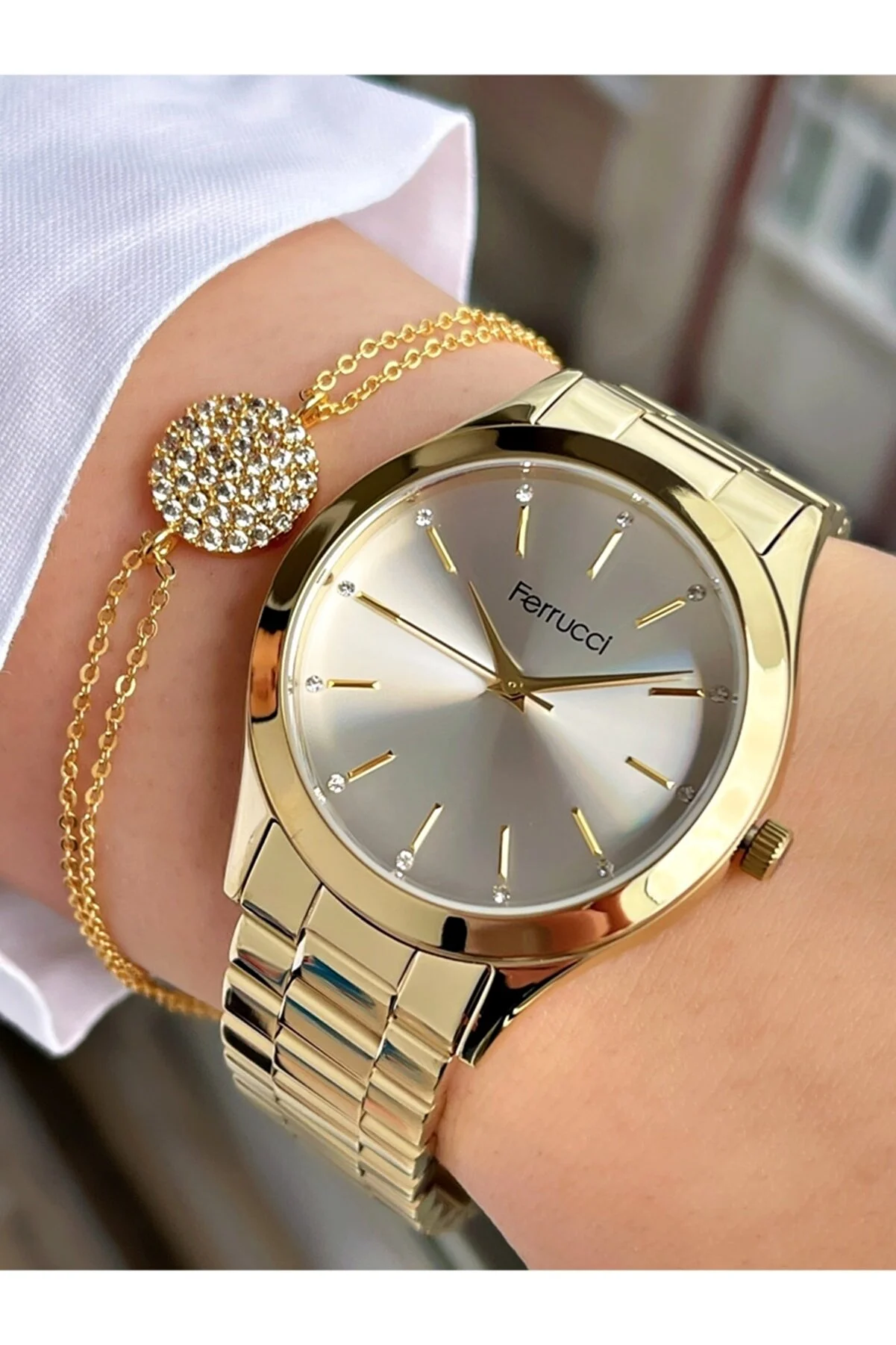 Altın Renk Klasik Sade Model Kadın Kol Saati