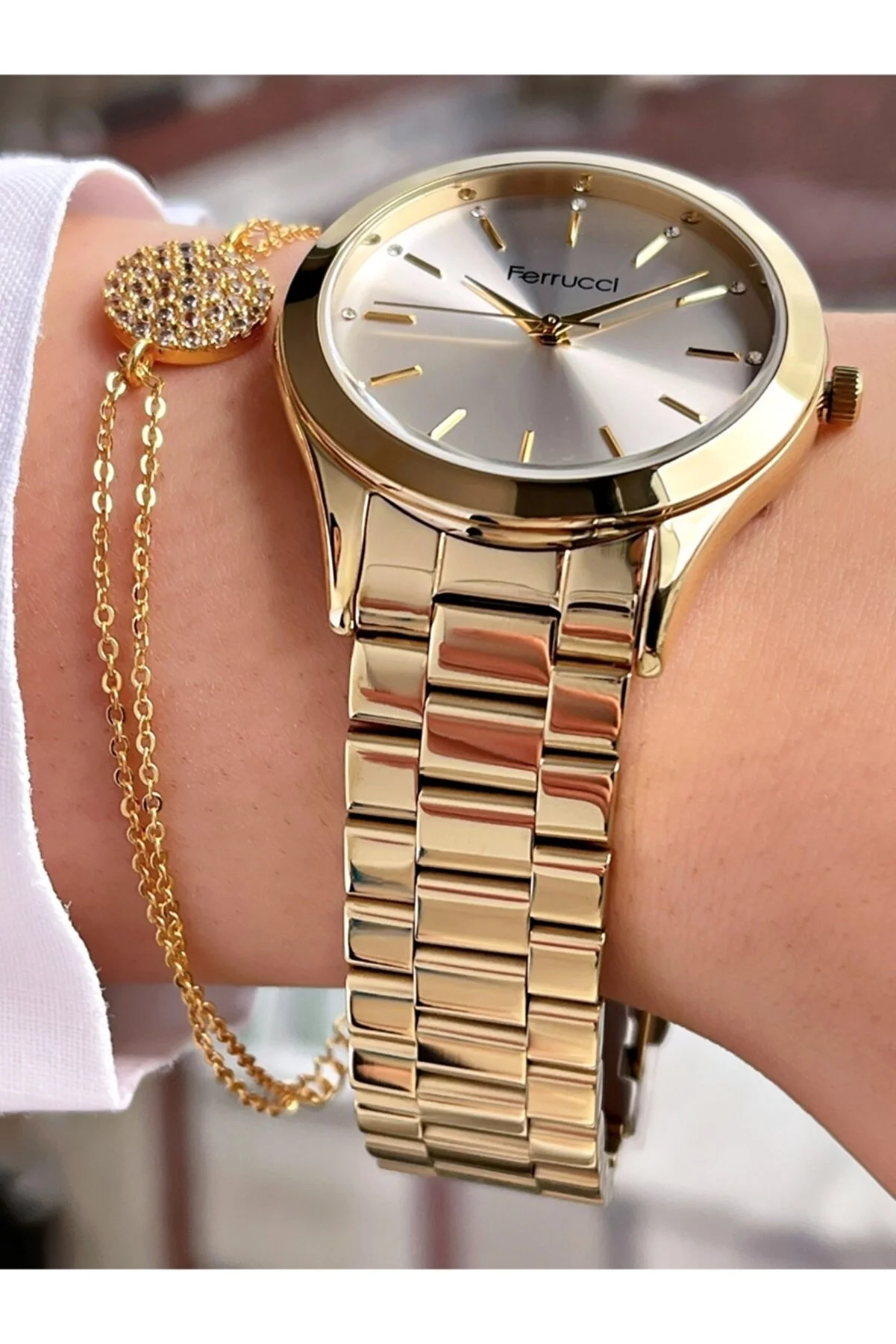 Altın Renk Klasik Sade Model Kadın Kol Saati